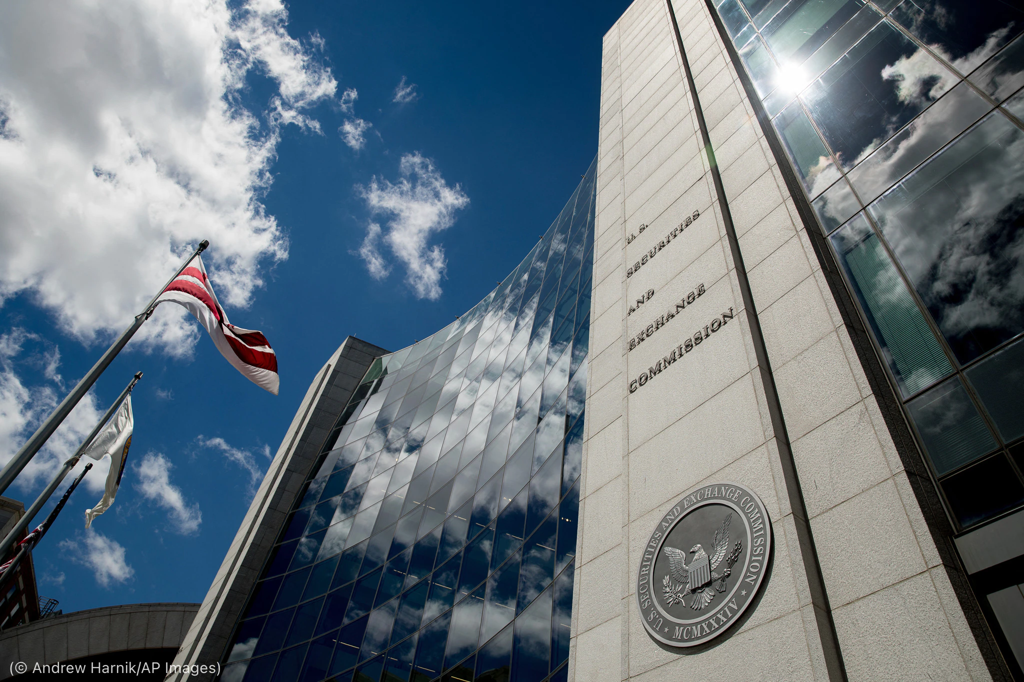 لجنة الأوراق المالية في الولايات المتحدة هددت منصة كوين بيس رسميا