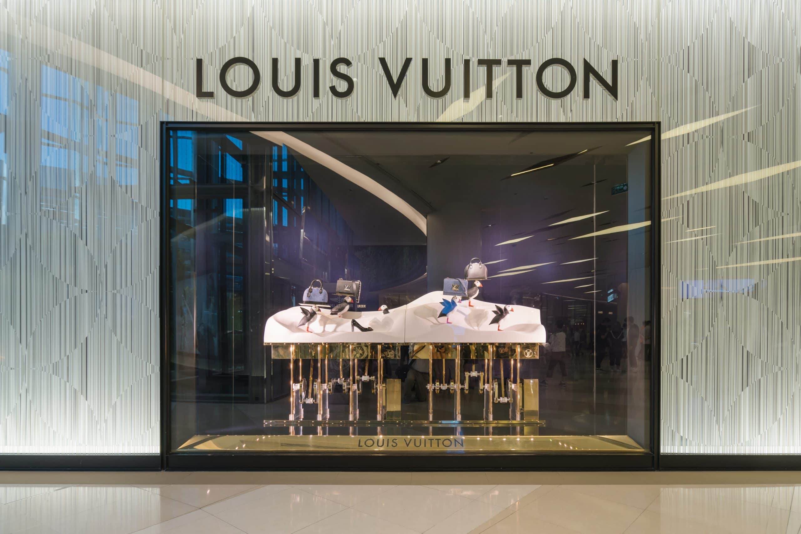 أزياء لويس فويتون Louis Vuitton